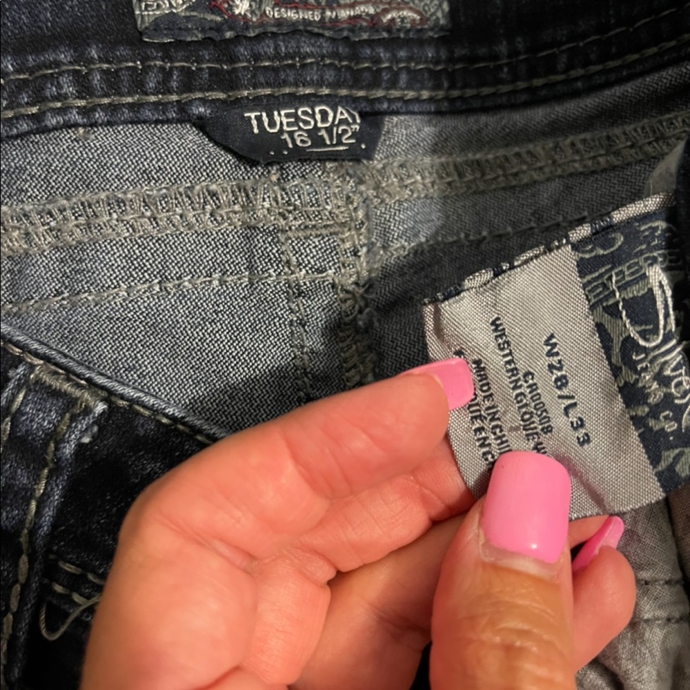 Silver jeans.  Womens size 28/33